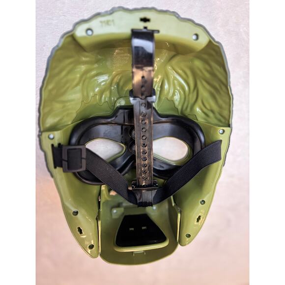 Kids Mask Hulk 2017 Marvel Moving Mouth and Eyebrows Hulk Out Mask by Hasbro - Picture 2 of 7